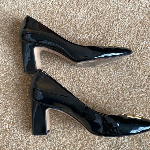 Tory Burch Black Patent Leather Pumps with Gold Logo - Picture 3 of 8